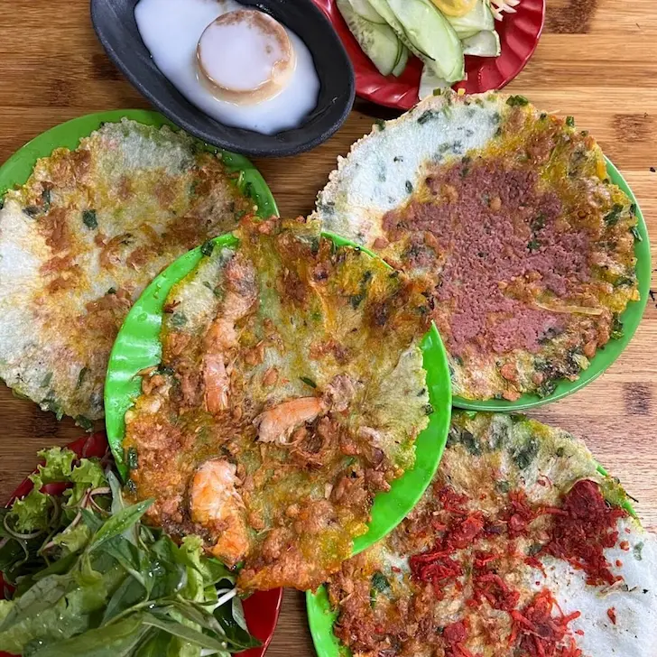 Banh Ep, street food in Hue