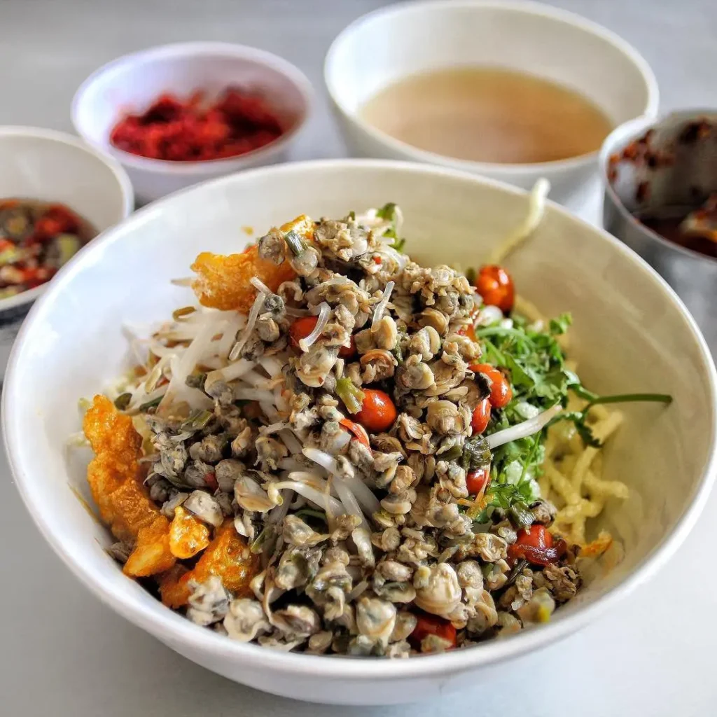 Baby Clam Rice is one of the best thigns to eat in Hue