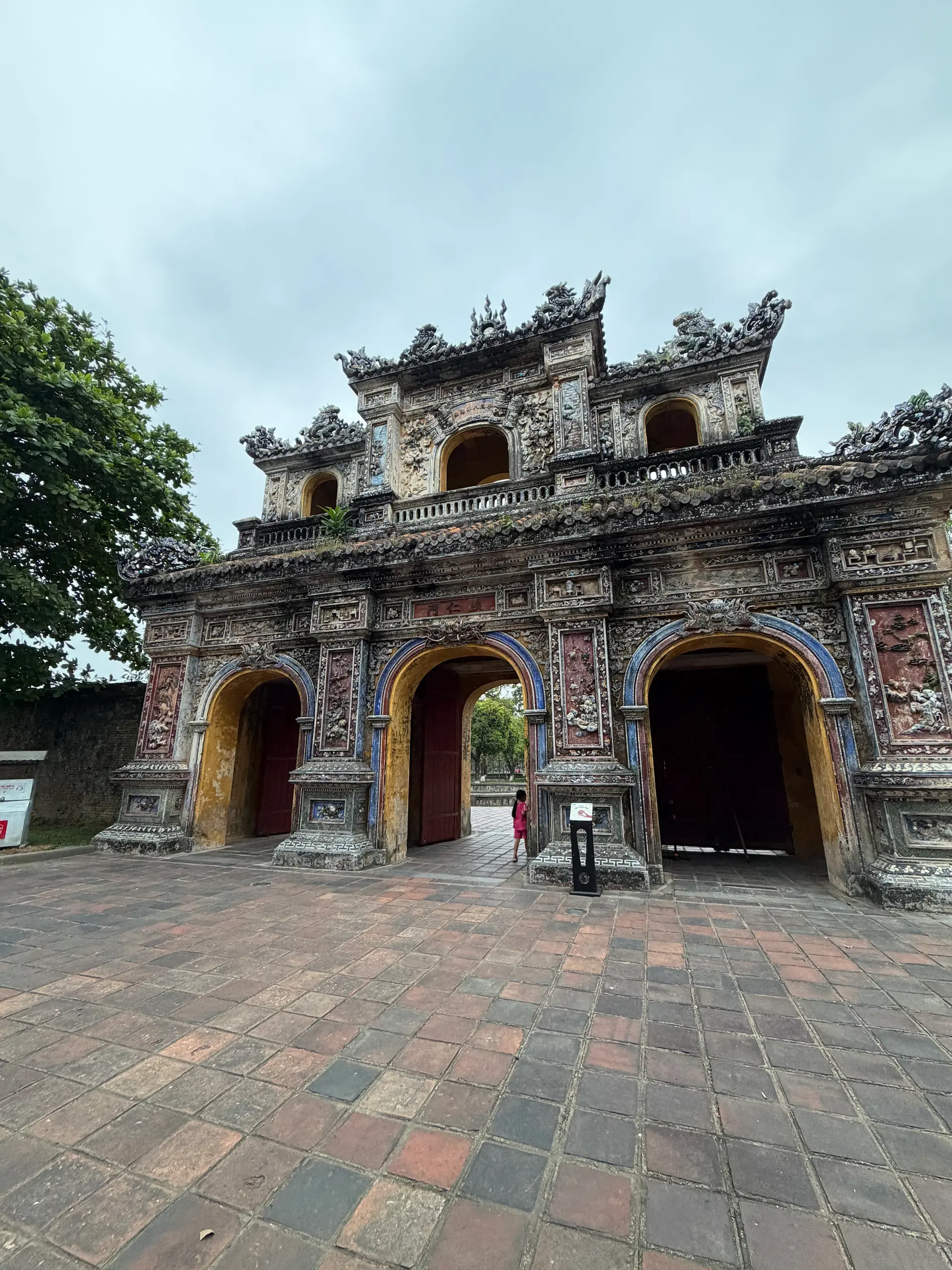 Hue itinerary guide - imperial city gate during the day
