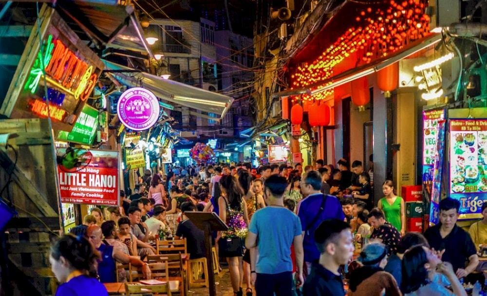 bia hoi Hanoi street beer culture