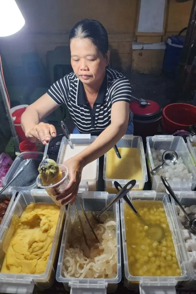 Che, a sweet Vietnamese dessert to try in Hoi An