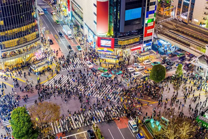 Crowds crossing at Shibuya Scramble, a Tokyo highlight on this 2 week Japan itinerary